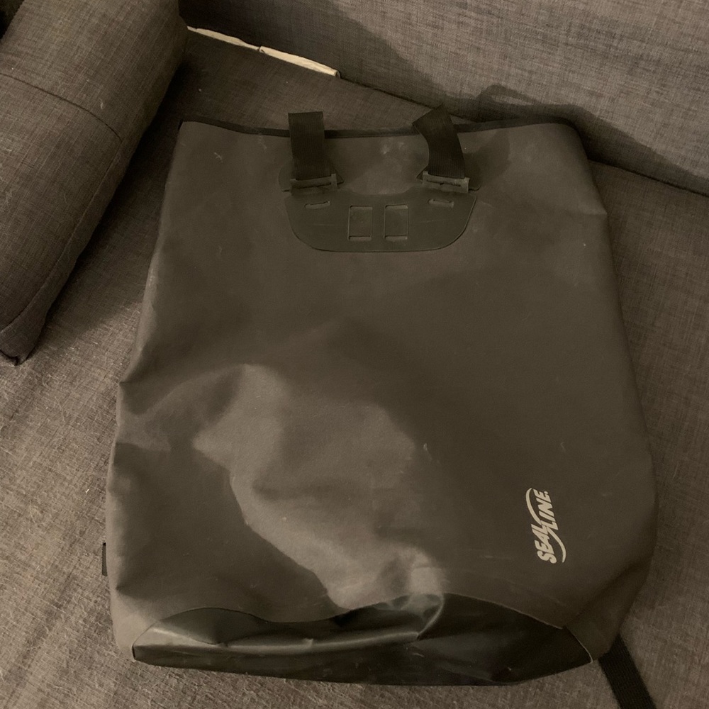 Large Seal Line Messenger Bag